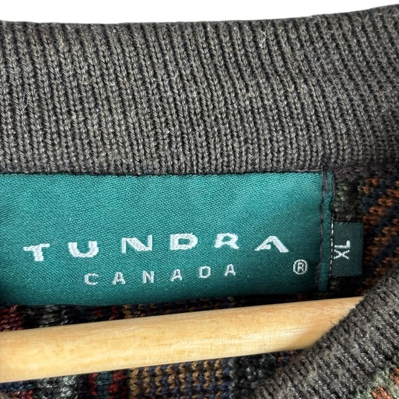 EUC Tundra Canada Men’s Coogi-style Multicolor 3D V-Neck Pullover Sweater Sz XL - Picture 7 of 13